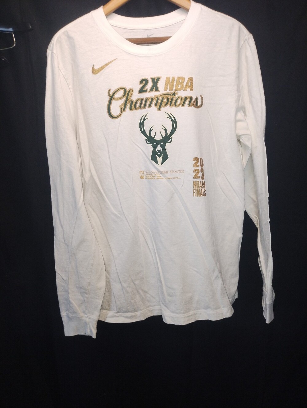 Men's Nike Milwaukee Bucks 2021 NBA Champions Long Sleeve Shirt size L